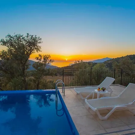 Vila Sleeps 4 Pool Air Con Wifi *