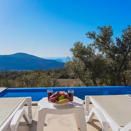 Vila Sleeps 4 Pool Air Con Wifi