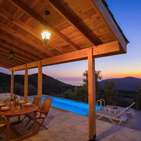 Sleeps 4 Pool Air Con Wifi