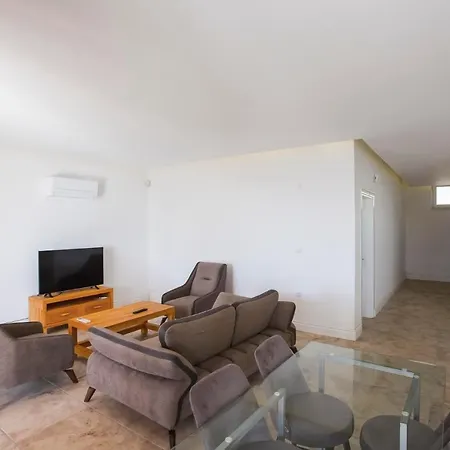 Vila Sleeps 4 Pool Air Con Wifi