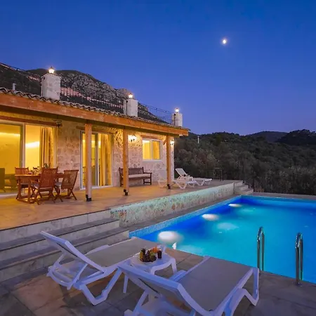 Sleeps 4 Pool Air Con Wifi *