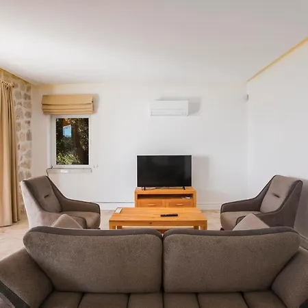 Sleeps 4 Pool Air Con Wifi * Kalkan