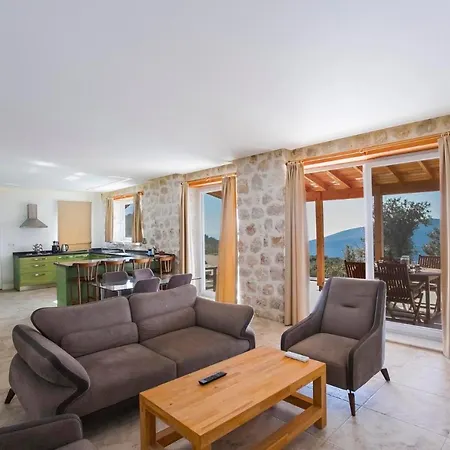 Sleeps 4 Pool Air Con Wifi